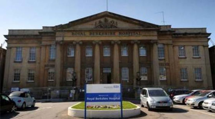 英现死亡首例 抗疫升级将限大型活动