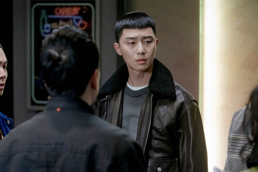 Park Seo Joon Just Can't Catch A Break As He Faces Another Obstacle In “Itaewon Class”