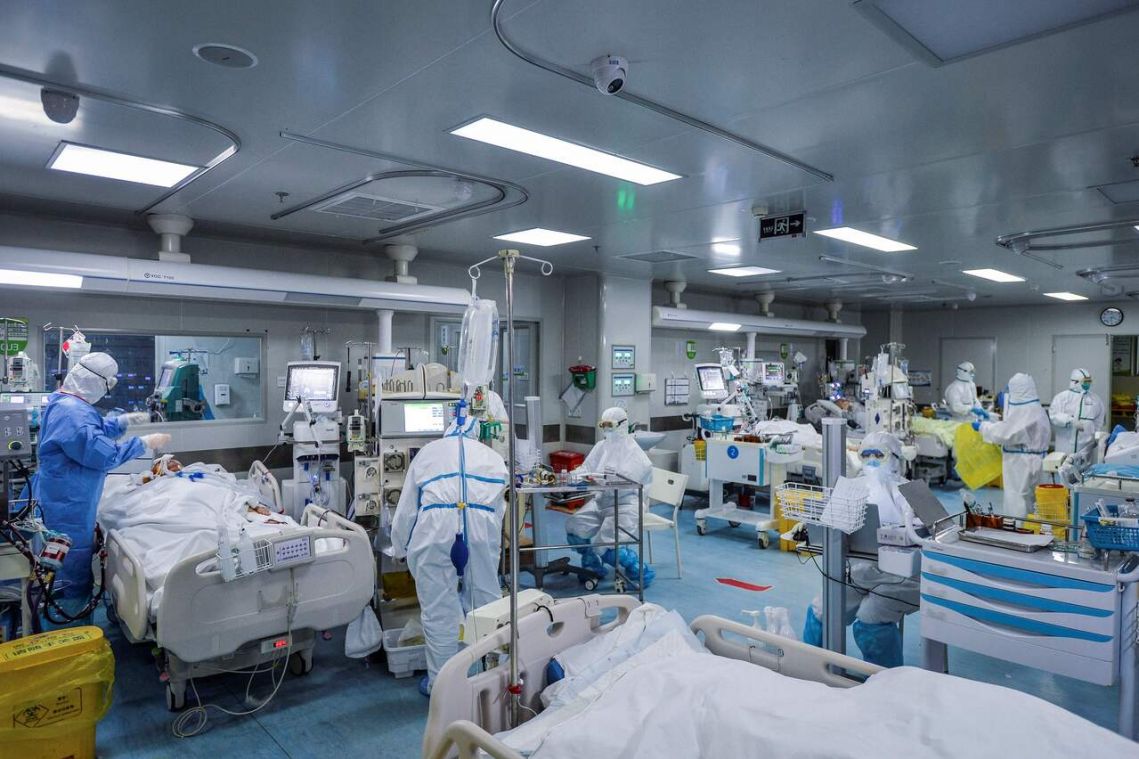 Experts urge low-risk coronavirus patients not to overwhelm hospitals