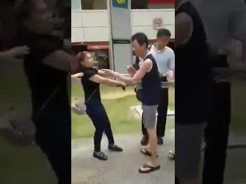 Caught on video: Aiseh! This uncle dare to get in between two women! Can he handle them?