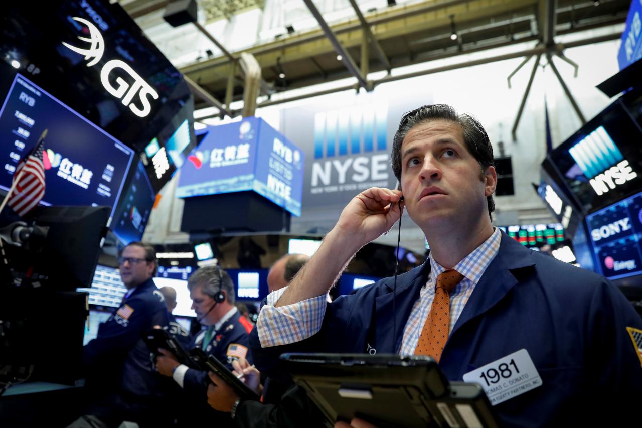 US stock futures tumble as Trump's coronavirus response disappoints