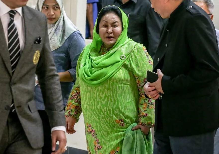 Defending opulent lifestyle, Najib says Rosmah a shopaholic, hoarder