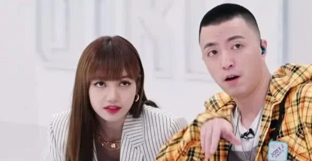 《青春有你2》开播，蔡徐坤首提篮球梗，虞书欣暴露作妖性格！