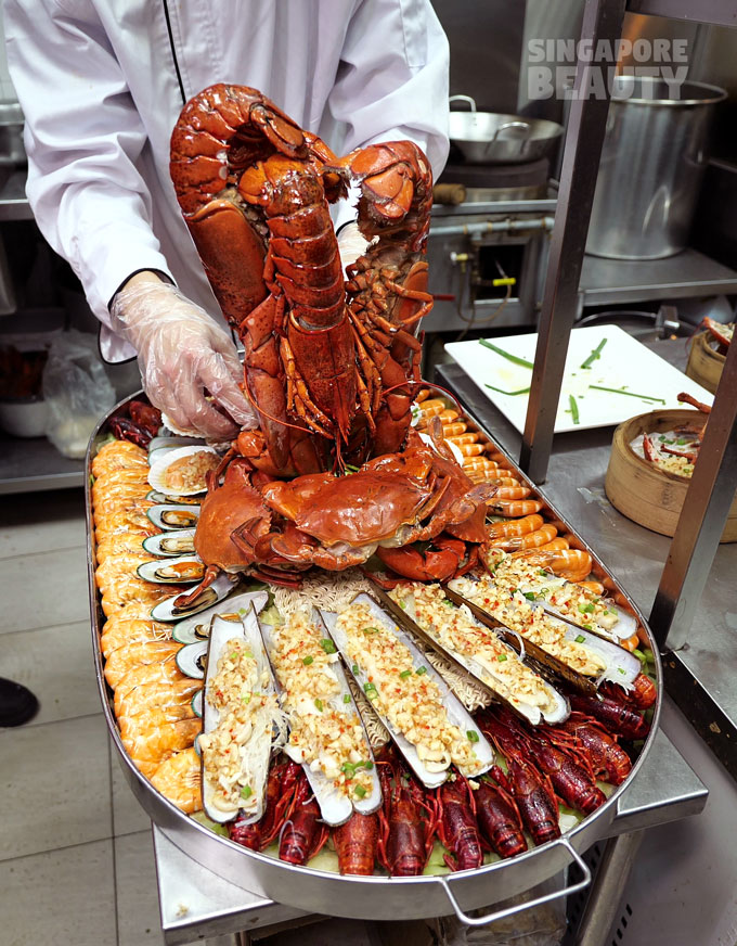 Jiu Gong Ge Giant Lobster Seafood Platter