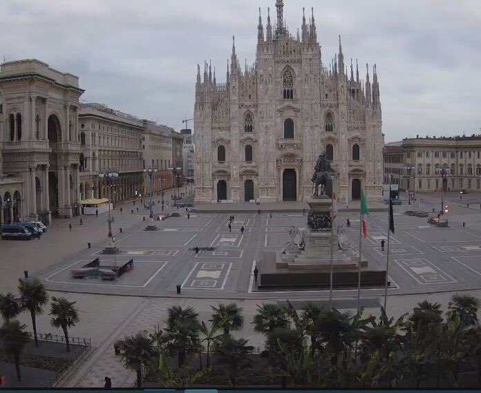 Italy might guarantee up to 15 billion euros of bank bonds: draft decree
