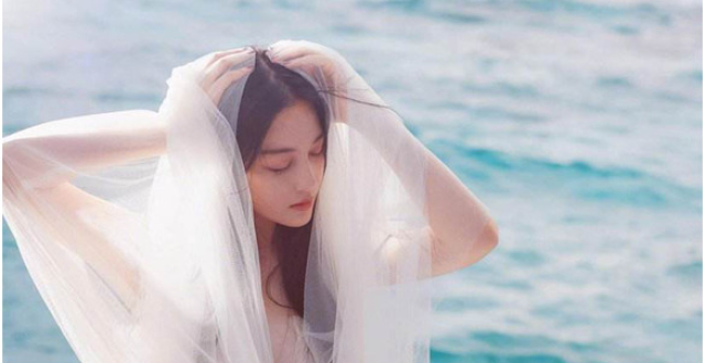张馨予提前享受“老年生活”，自家花园种满花草，嫁给何捷后更会生活了