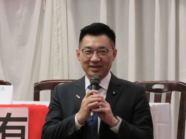 新任国民党主席江启臣公布党务人事：李乾龙接任秘书长