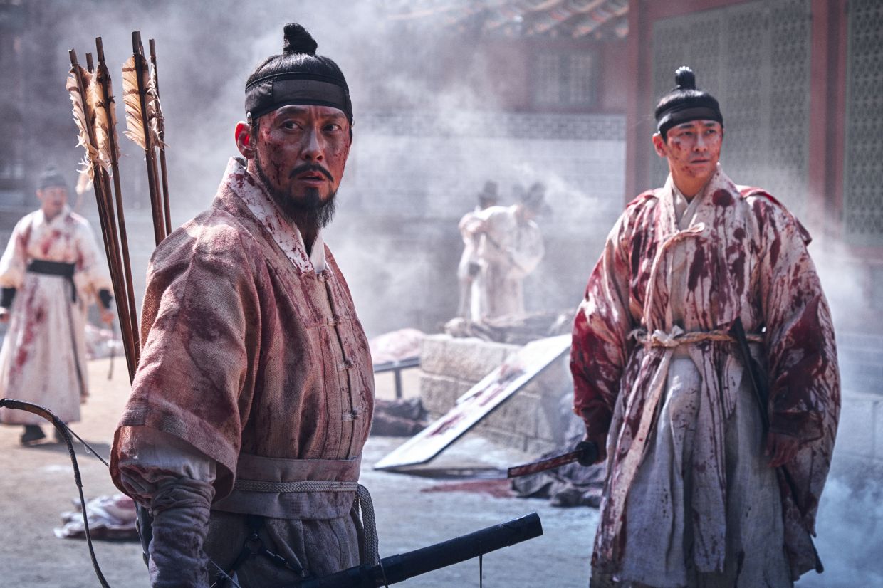 'Kill me immediately': 'Kingdom' actor Kim Sung-kyu would give in to the zombies