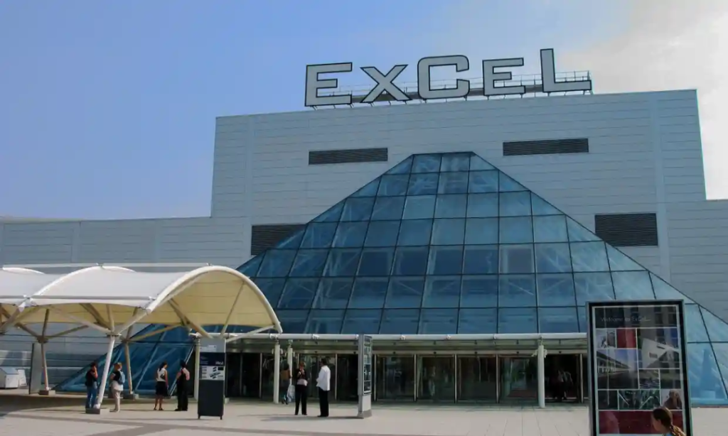 多国正在建的方舱医院长啥样？有帐篷搭建的，有公交车改造的，还有……