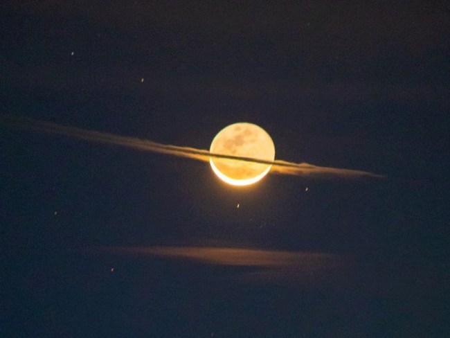 Clouds make the moon look like Saturn in incredible image