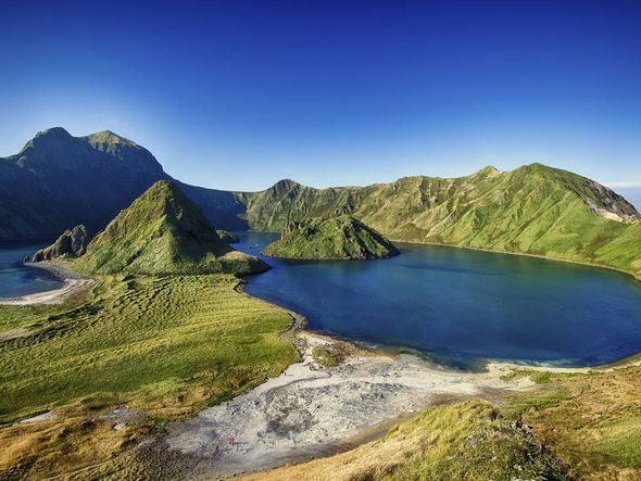Hawaii issued with tsunami warning after huge 7.5 magnitude earthquake near Kuril Islands