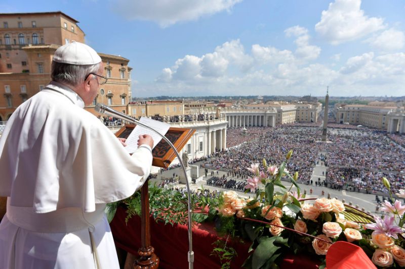Pope francis prays in empty ST. Peter's square in hauntingly moving images