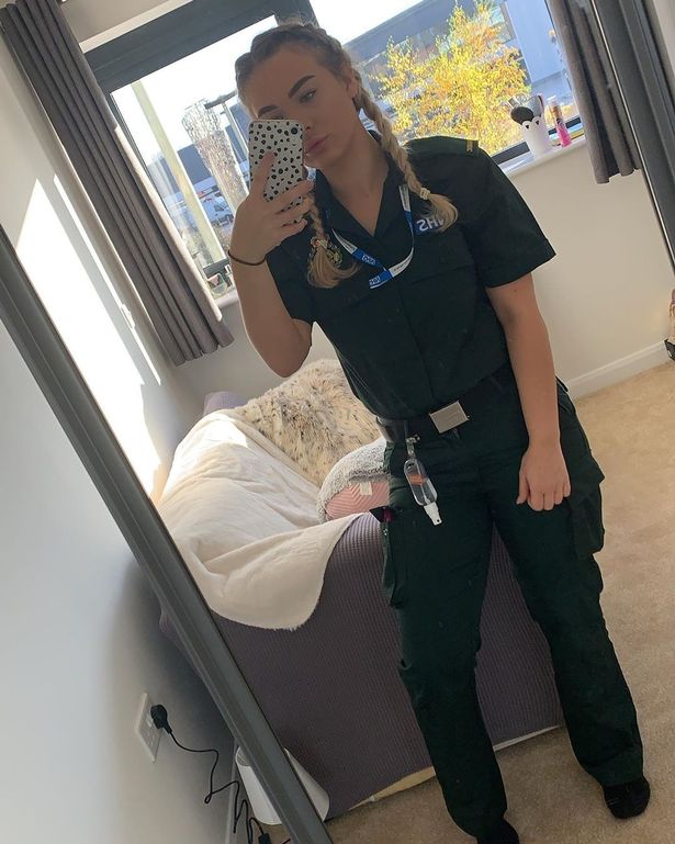 Paramedic on coronavirus frontline attacked by trolls for wearing makeup at work