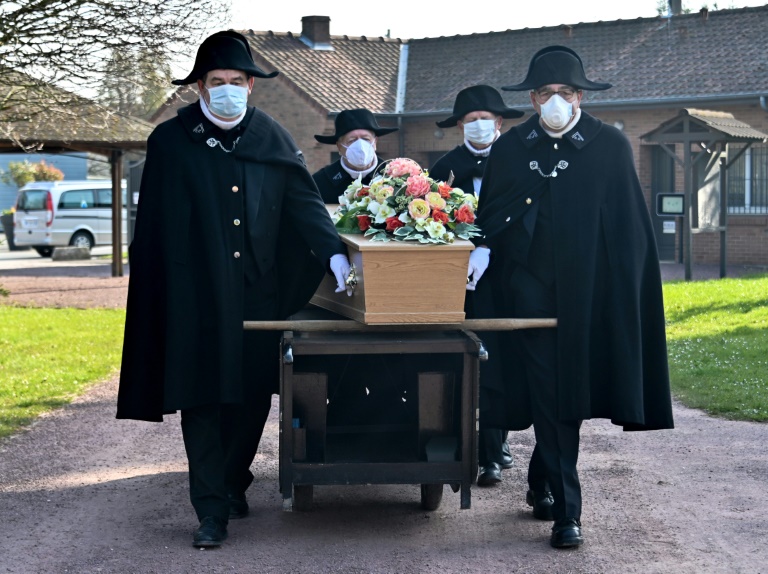 French brotherhood braves pandemic to bury the destitute