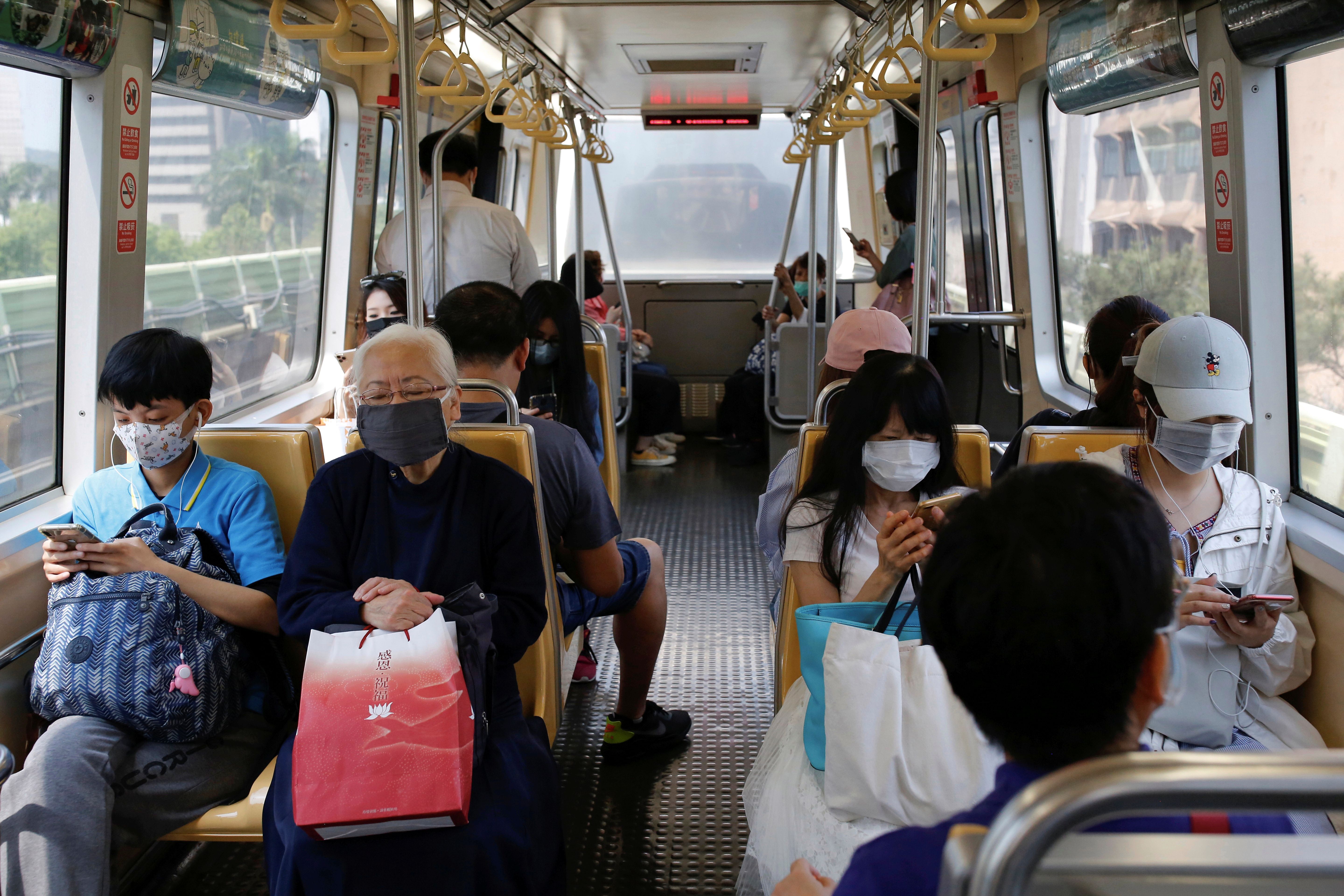 How Taiwan is tracking 55,000 people under home quarantine in real time