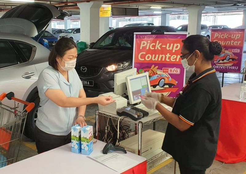 Malaysia supermarket provides drive-through service during lockdown