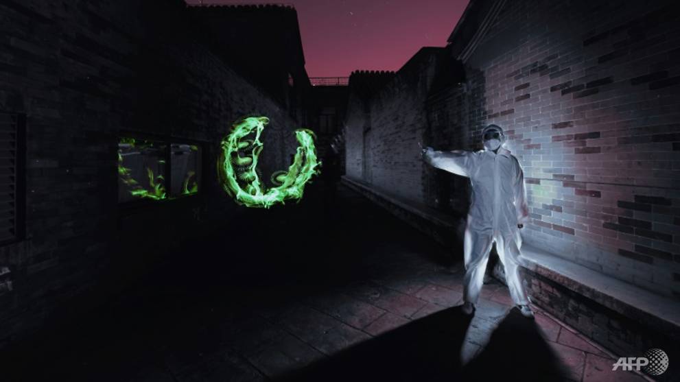 Chinese 'light painter' takes artistic inspiration from virus