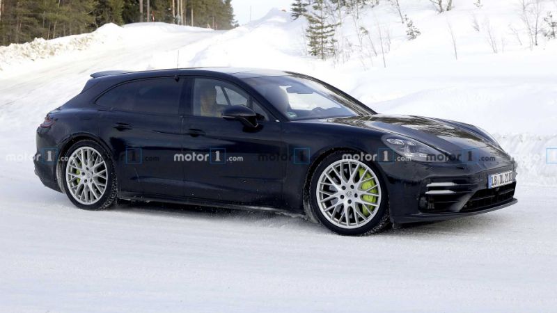 Refreshed Porsche Panamera Sport Turismo spied showing design tweaks