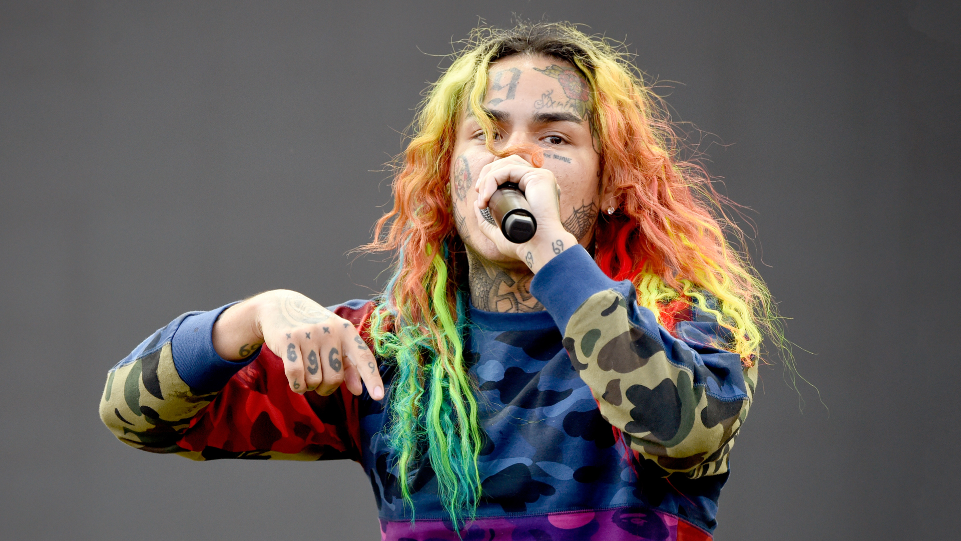 6ix9ine’s Lawyer Says Rapper Can Release Music in Home Confinement, Could Be Back on Social Media