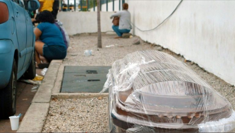 Troops gather scores of bodies of virus victims in ecuador city