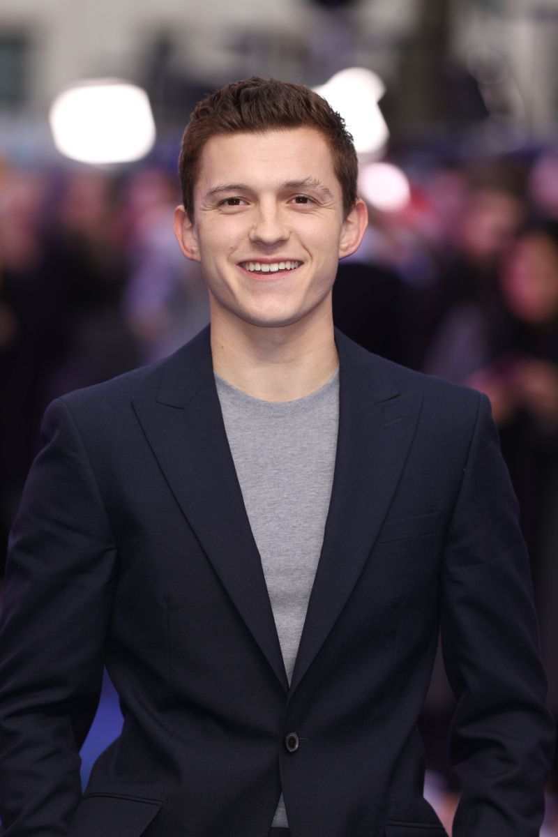 Tom holland goes full-on 'spider-man' in shirtless Instagram challenge