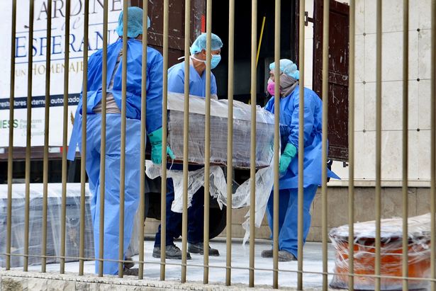 Children isolate with dad's body as city can't bury coronavirus dead fast enough