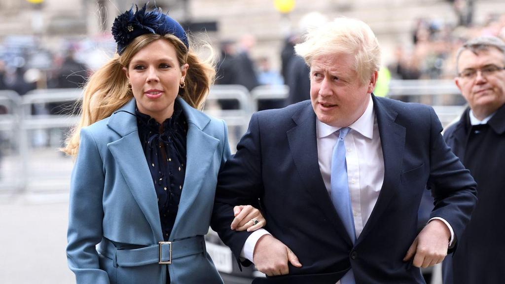 外媒:英国首相未婚妻出现新冠肺炎症状 但尚未检测