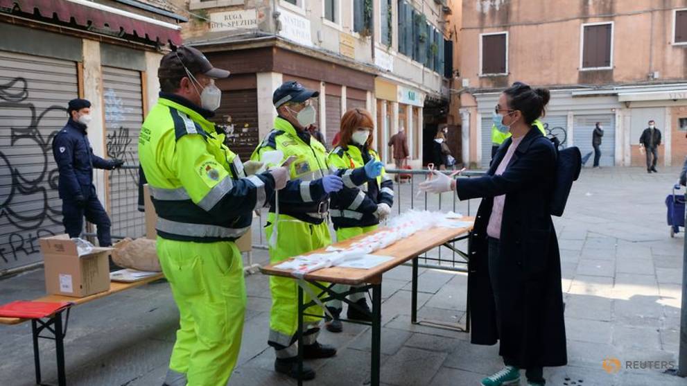 Italy COVID-19 death toll rises by 681, intensive care falls