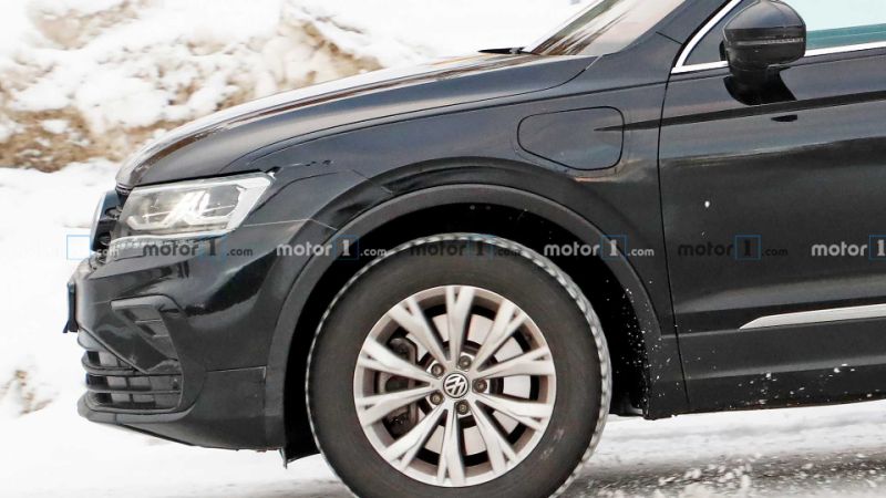 2021 VW Tiguan GTE plug-in hybrid spied hiding facelift