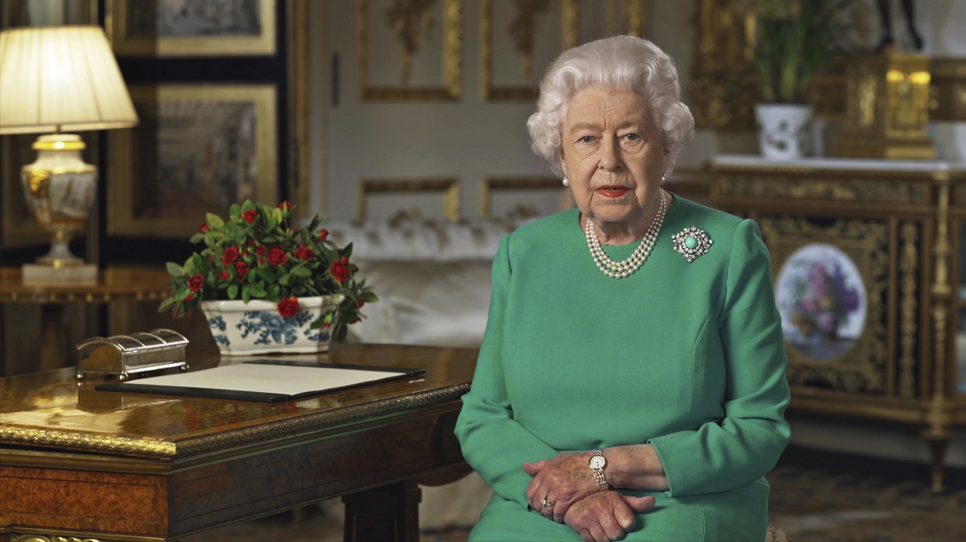 Queen declares UK ‘will succeed’ in coronavirus battle as she calls for wartime spirit