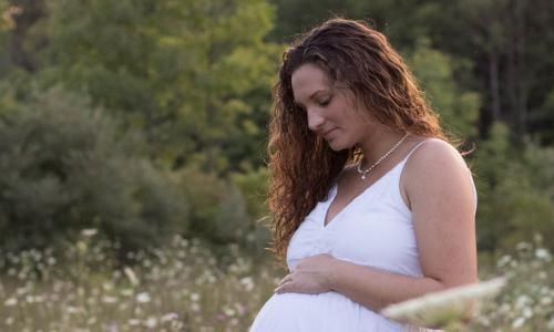 Expectant mothers turn to freebirthing after home births cancelled