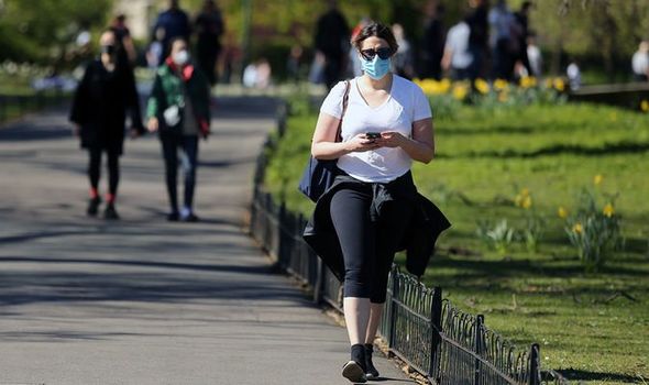 Coronavirus crisis: Macron government accused of sending mixed messages about face masks