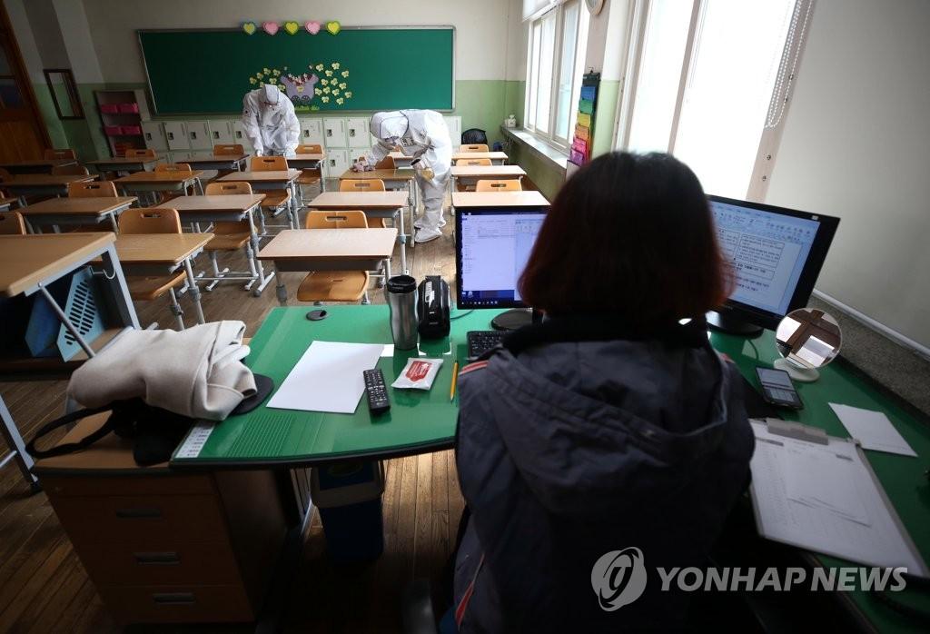 韩国明起线上开学 教师担忧：线上平台根本打不开