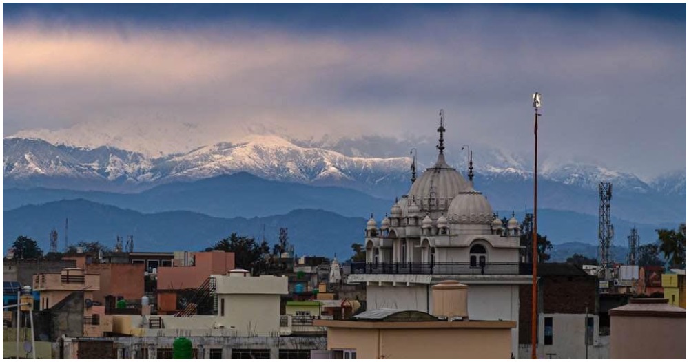 Stunning View of Himalayas Visible After 30 Years as Air Pollution in India Drops to an All-Time Low