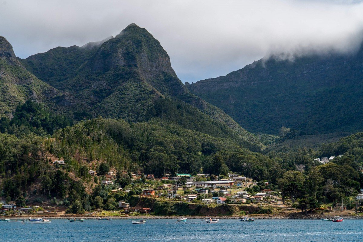 Coronavirus: Chile’s elite scolded for escaping by helicopter for Easter holiday amid outbreak