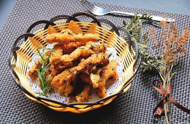 美食推荐：青笋木耳，海苔杏鲍菇，花生蒸排骨，鱼头豆腐汤