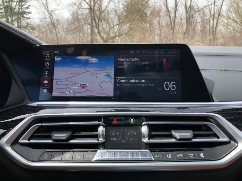 The 2020 BMW X7 M50i's exhaust is a convincing full M imitator