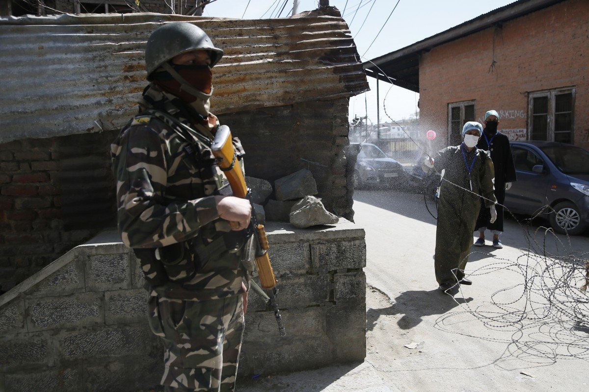 Three killed as Pakistan and India troops exchange heavy fire in Kashmir