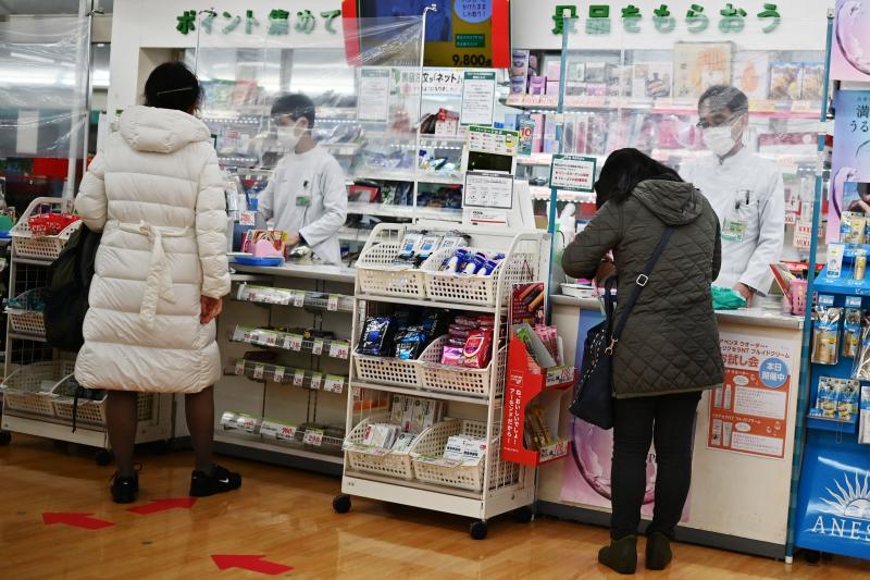 Japan convenience stores use plastic sheets for social distancing