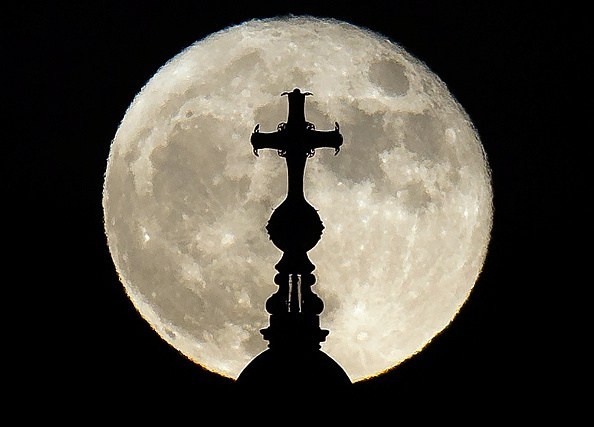 What is a supermoon and when can you see tonight’s ‘Pink Moon’?