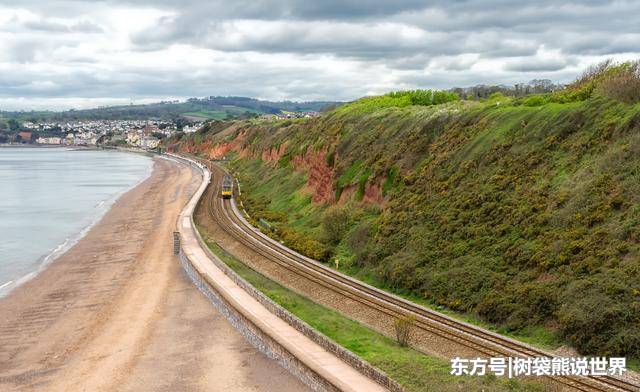 全球最刺激铁路：火车需从巨浪中穿行，却仍有众多游客前去体验！