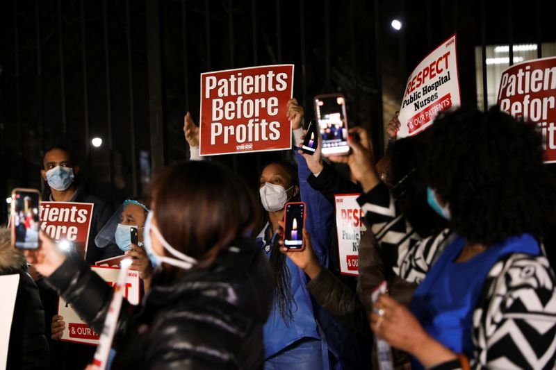 With cheers, New York nurses greet reinforcements from across the u.S