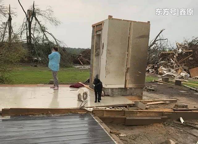 美国南部地区遭数十次龙卷风袭击，当地一家4口躲安全屋逃过一劫