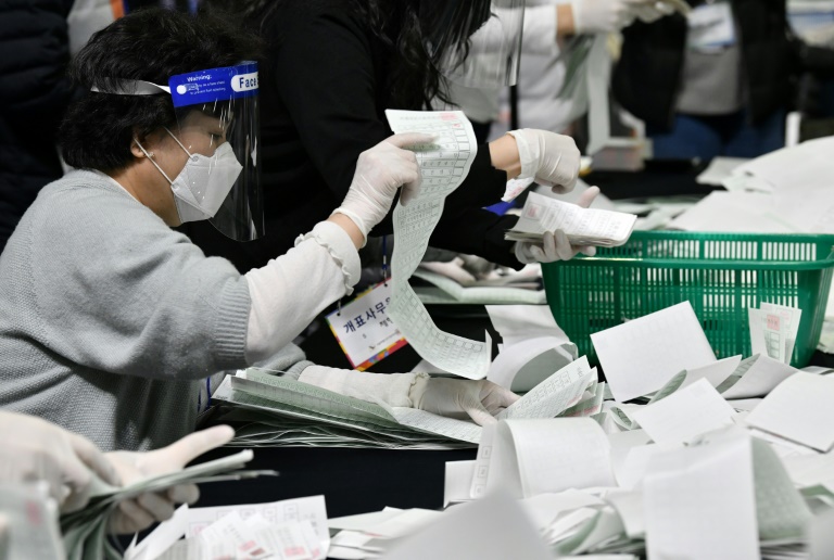 S.Korea ruling party wins parliamentary majority