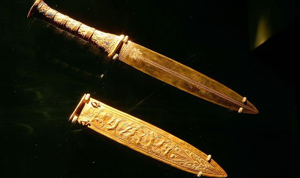Egypt: How archaeologists found ‘out of this world’ iron dagger in Tutankhamun’s tomb