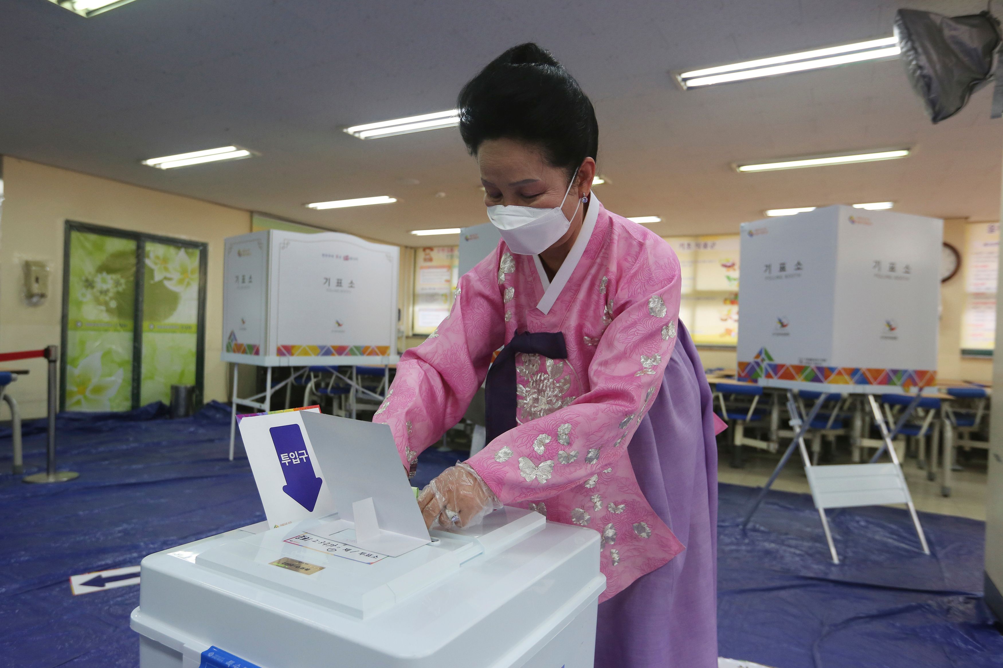 In the middle of the coronavirus pandemic, 66% of South Koreans turned out to vote