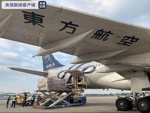 东航包机从北京飞莫斯科 运输18吨“健康包”