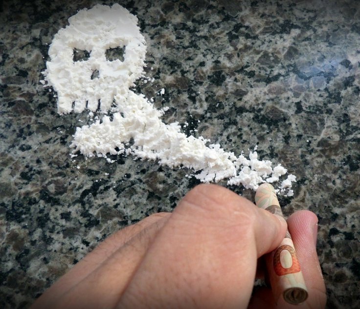 Aus police seize yacht, charge 2 in huge drug bust