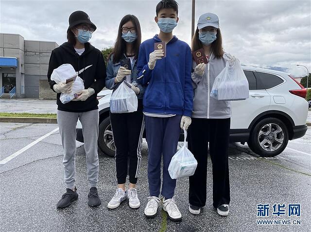 “来自祖国浓浓的爱”——在美留学生领取“健康包”背后