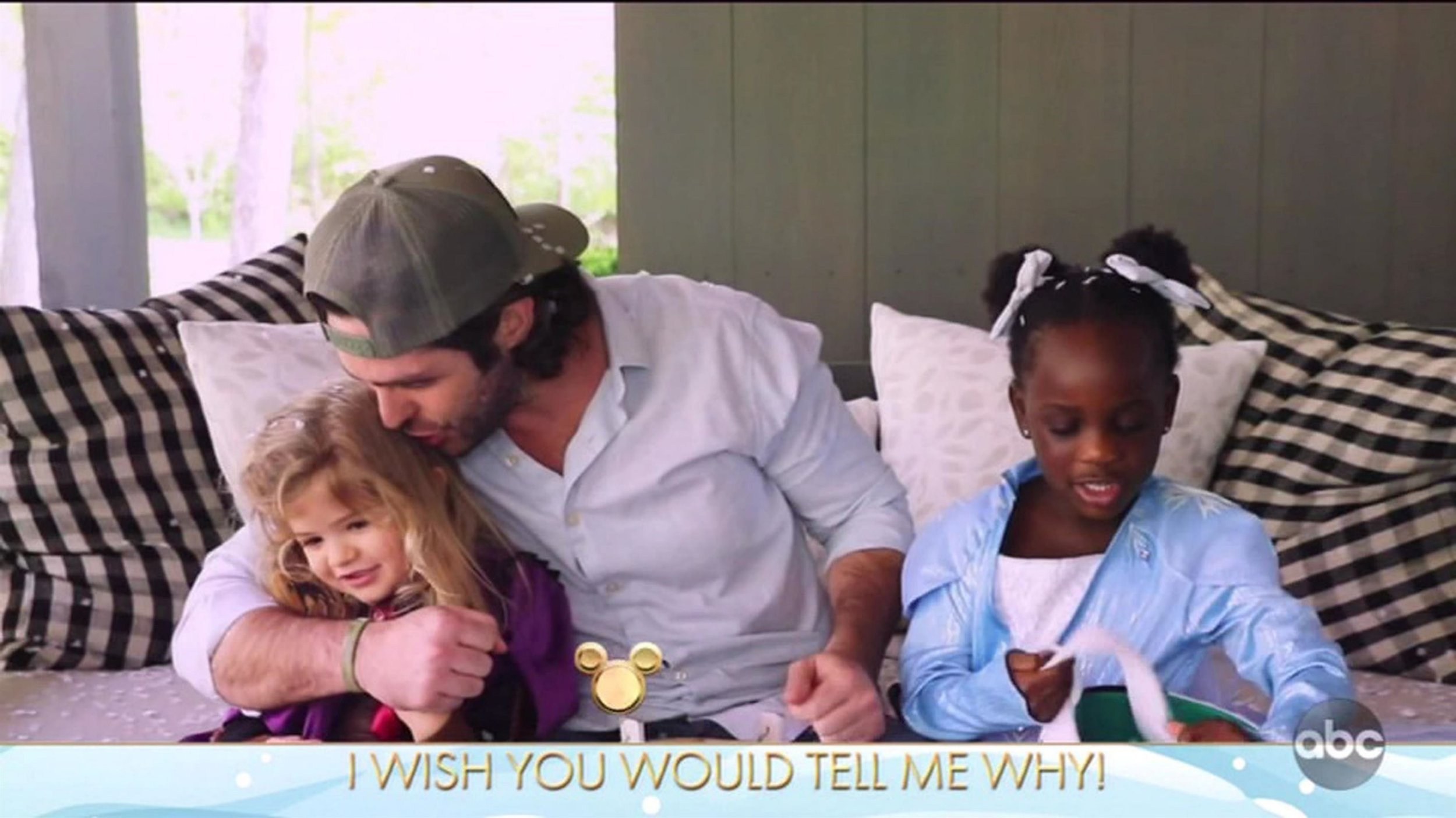 Thomas Rhett and his adorable daughters nail Frozen song in Disney Family Singalong